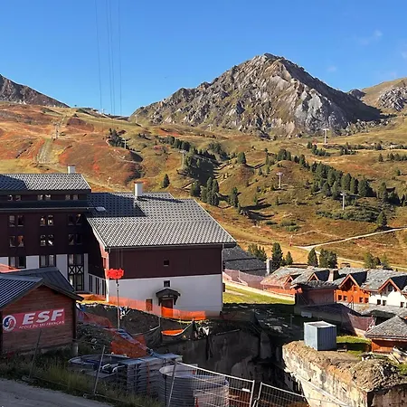 Skis Et Piscine 2100 M *