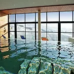 Skis Et Piscine 2100 M *
