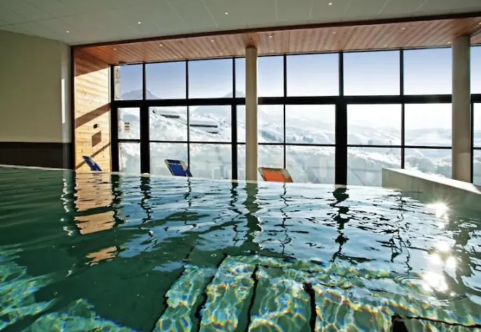 Skis Et Piscine 2100 M *